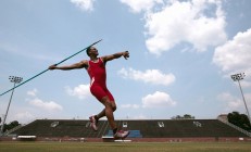 开云体育下载-赛道与球场，当F1争冠焦点映射步行者击溃活塞的启示