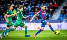 开云官方app入口-苏尔亚主场战胜莱万特，豪取三分