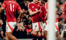 开云体育在线-曼联轻松击败热刺，主场-取得胜利的简单介绍