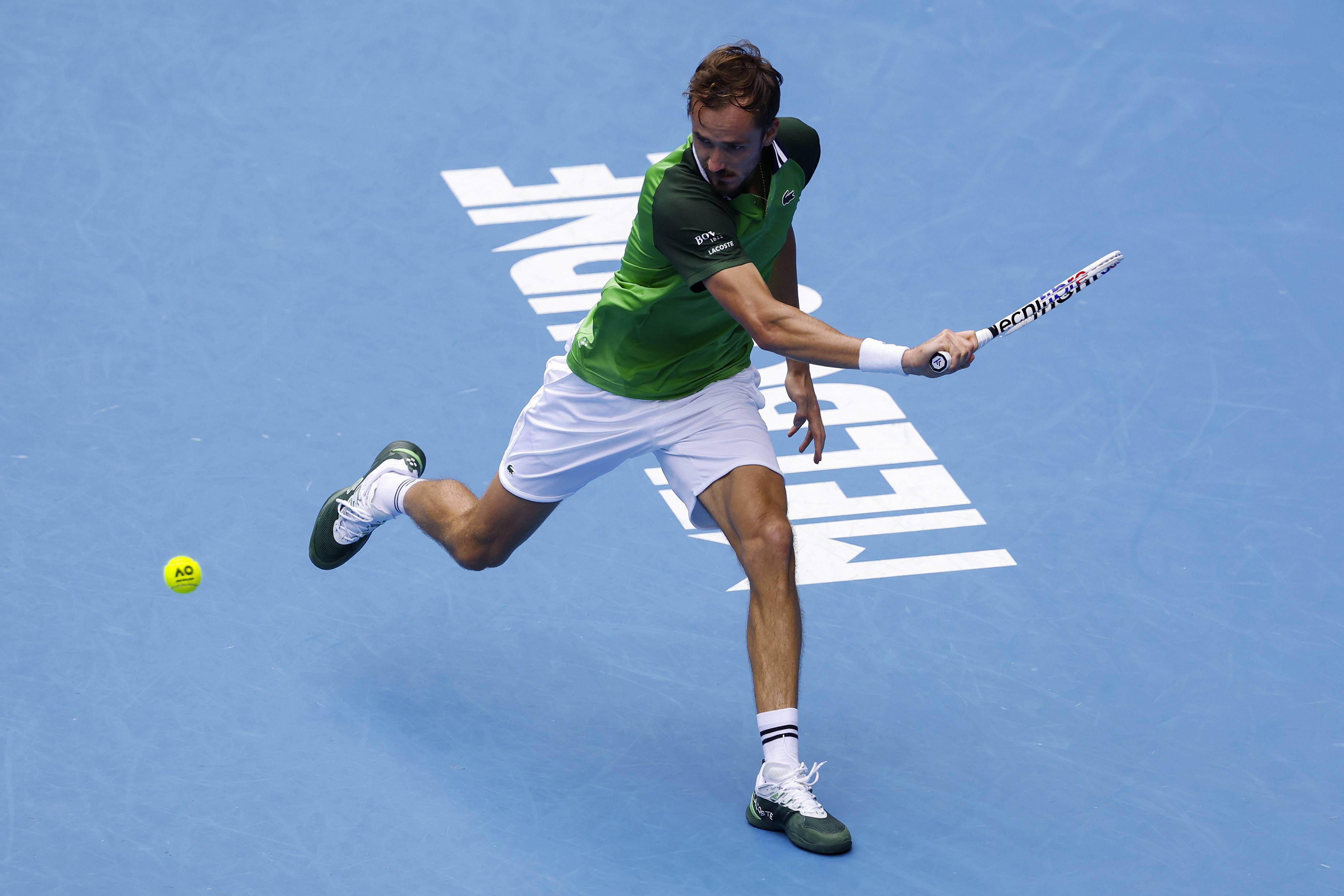 意大利网球队鏖战法国网球队,梅德韦杰夫绝境逆转的简单介绍 意大利网球队鏖战法国网球队,梅德韦杰夫绝境逆转的简单介绍