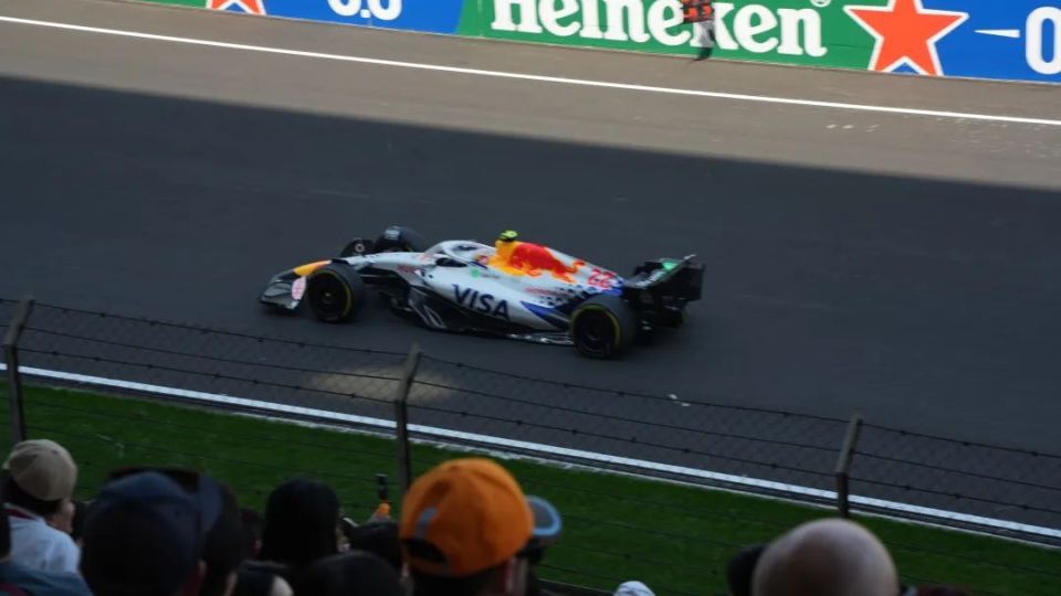 梅赛德斯完胜红牛车队，皮亚斯特里扛起全队的简单介绍