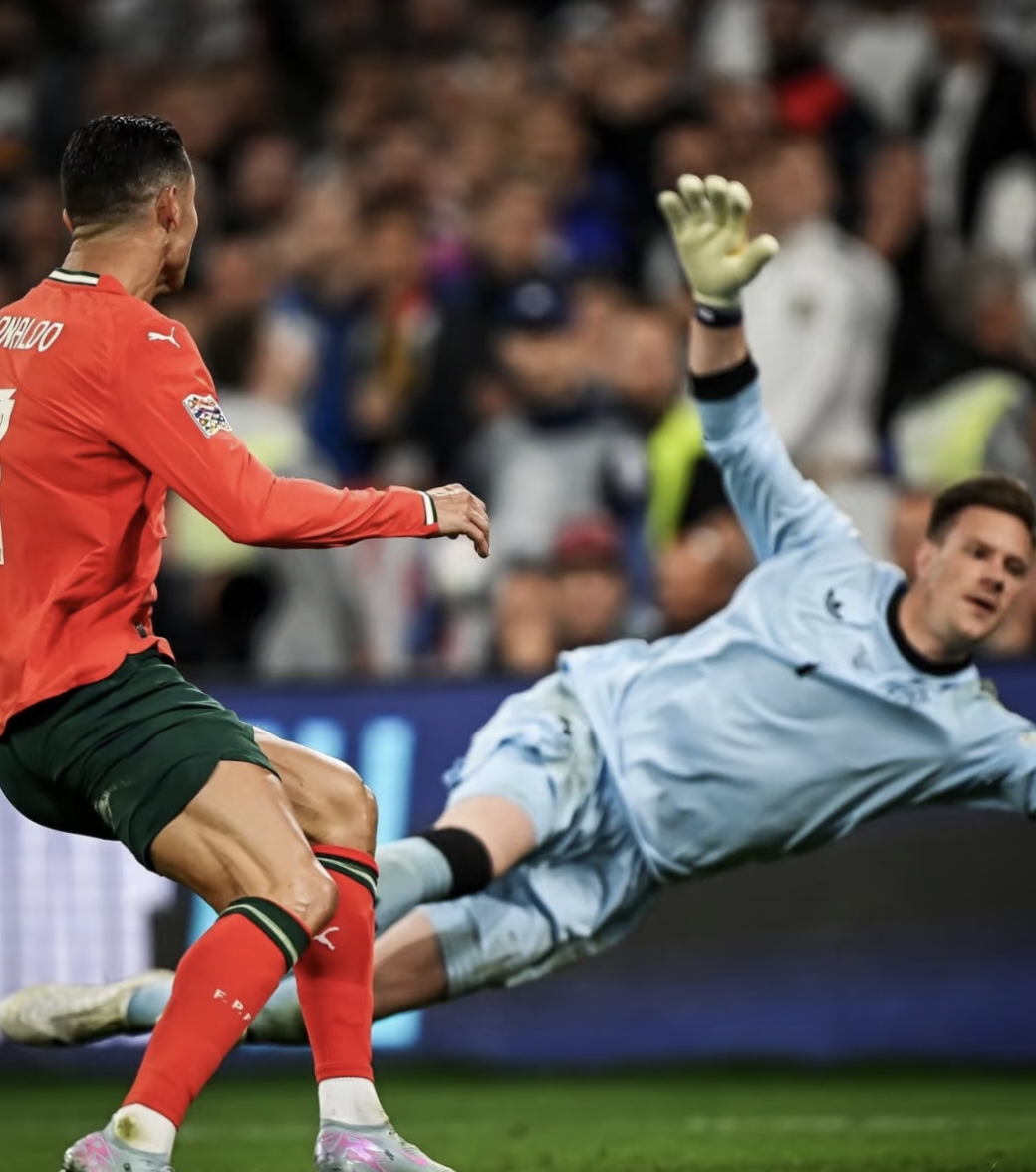 包含巴塞罗那中场传控打破纪录，展现独特实力的词条