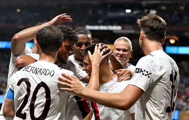 曼城全胜晋级,巴黎苦战出线的简单介绍