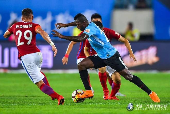 瓦楚克VS里亚纳，一方抢下连续五个角球的简单介绍