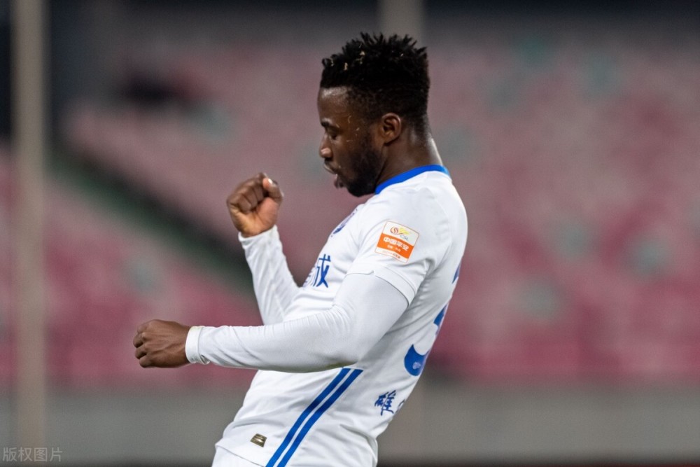 关于斯佩齐亚惨败，降级悬念蒙上阴影的信息