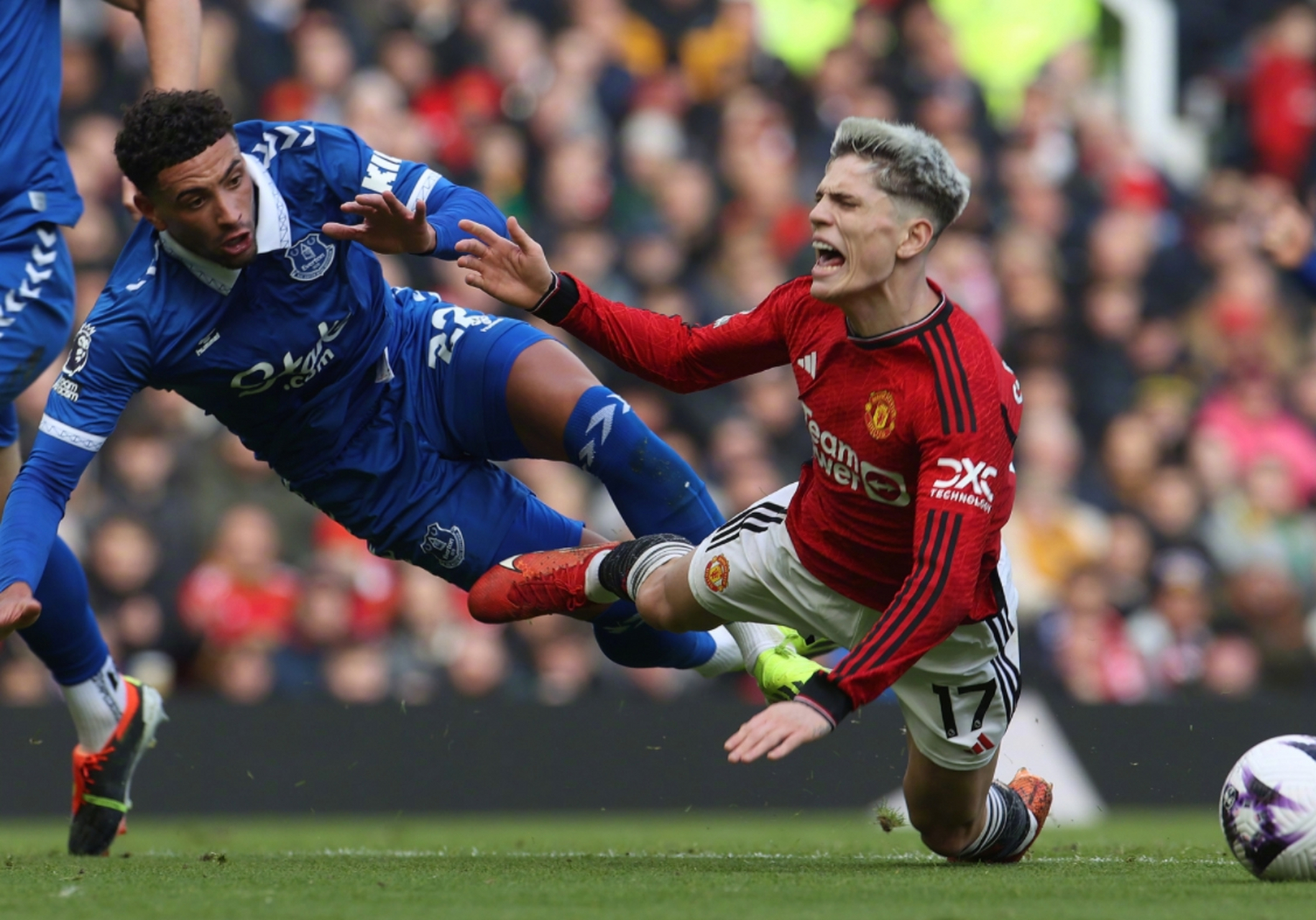 曼联神奇绝杀，球迷狂欢连连