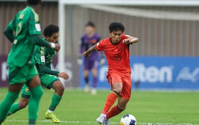 绿茵场上的较量充满激情和动力的简单介绍 绿茵场上的较量充满激情和动力的简单介绍