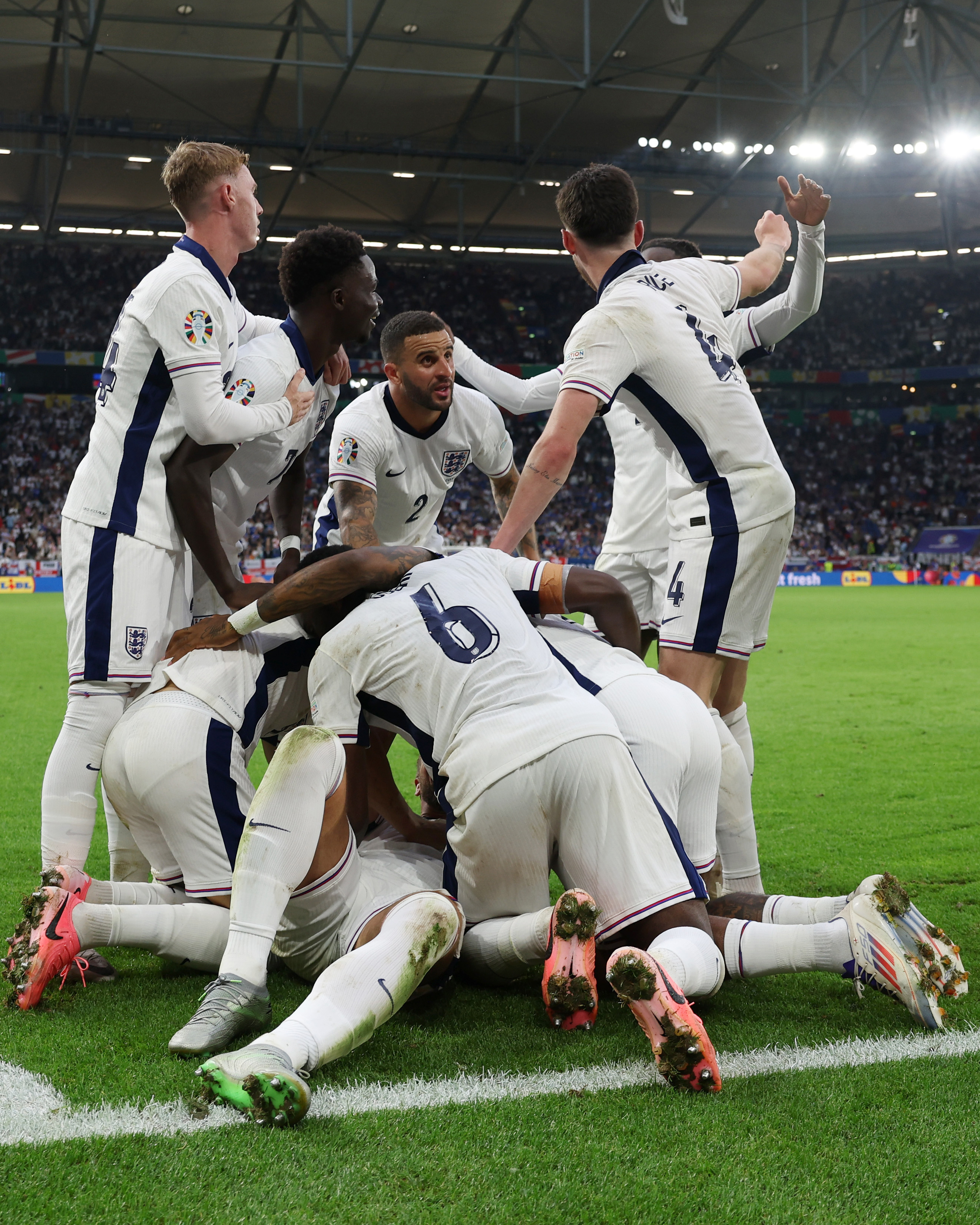 瑞士球队战胜东道主晋级决赛