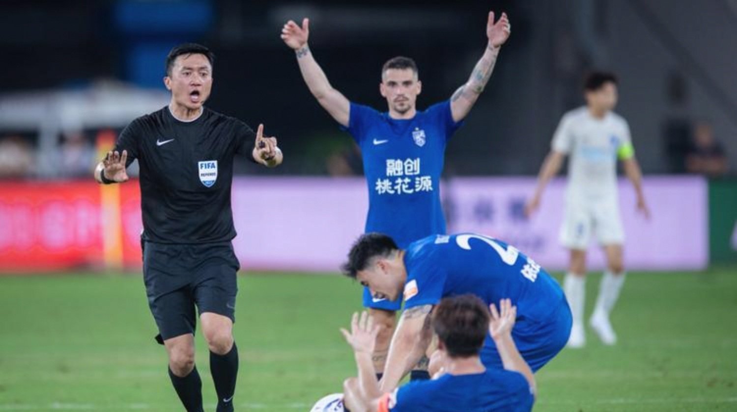 关于武汉三镇客场连败，保级形势严峻的信息