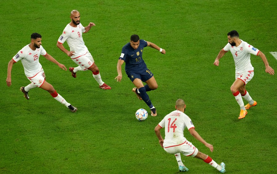 英格兰队横扫波兰队,奥恰洛夫惊艳四座 英格兰队横扫波兰队,奥恰洛夫惊艳四座