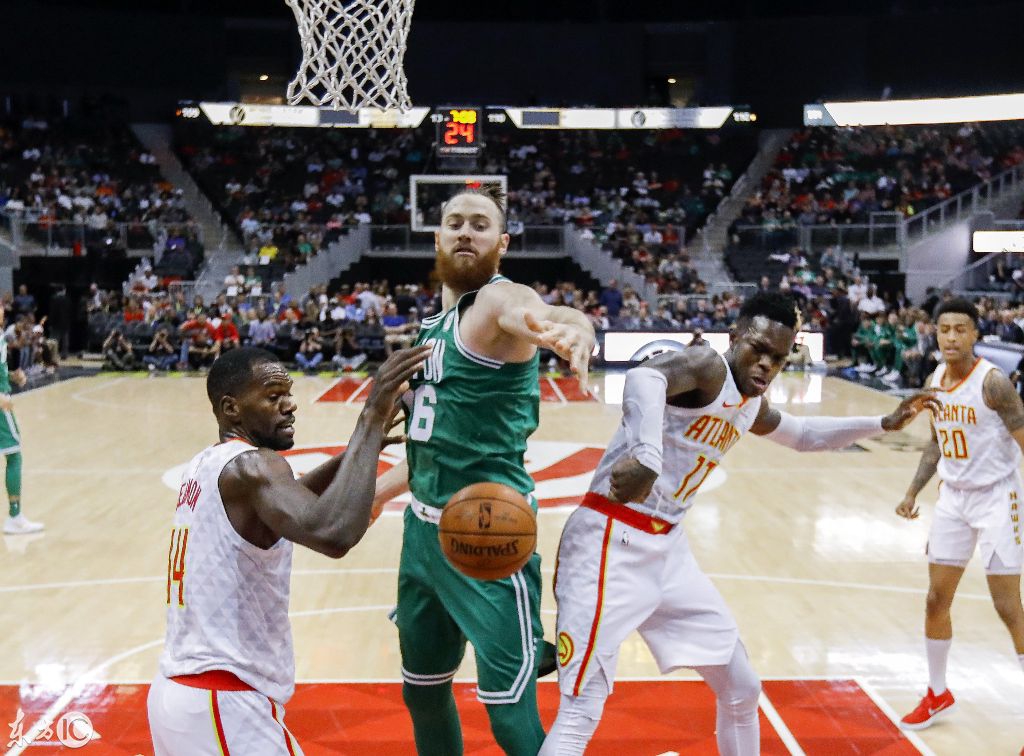 骑士险胜深圳队,塔图姆带队取胜 骑士险胜深圳队,塔图姆带队取胜