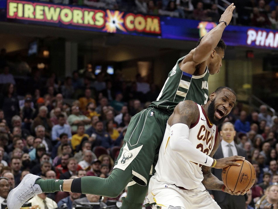 关于新疆队完胜鹈鹕，米切尔刷新纪录的信息