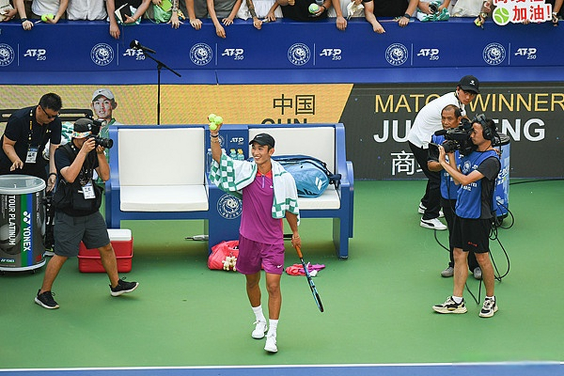 日本网球队碾压欧洲网球队，瓦林卡统治全场的简单介绍