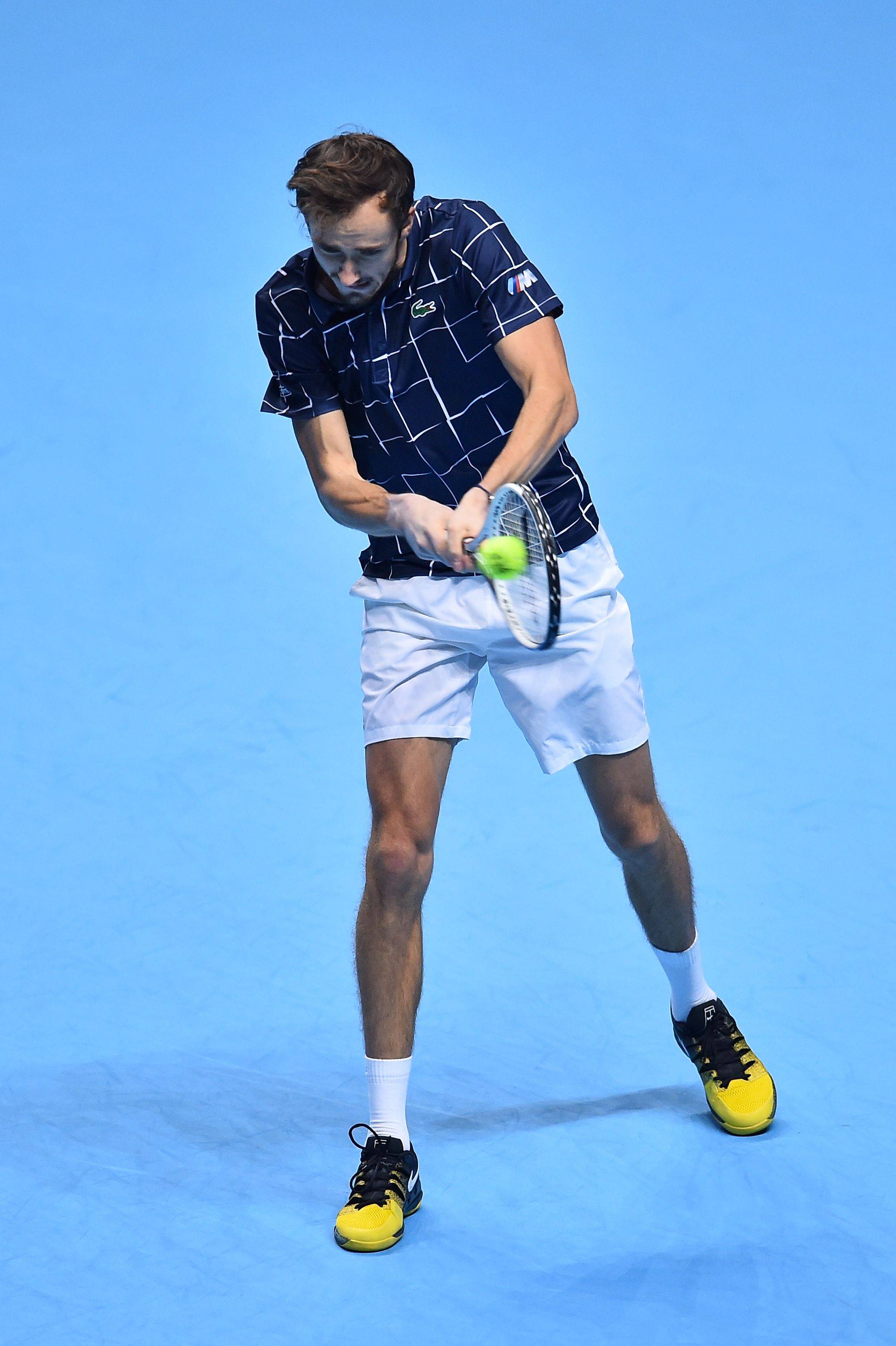 德国网球队轻取意大利网球队，梅德韦杰夫制霸全场的简单介绍