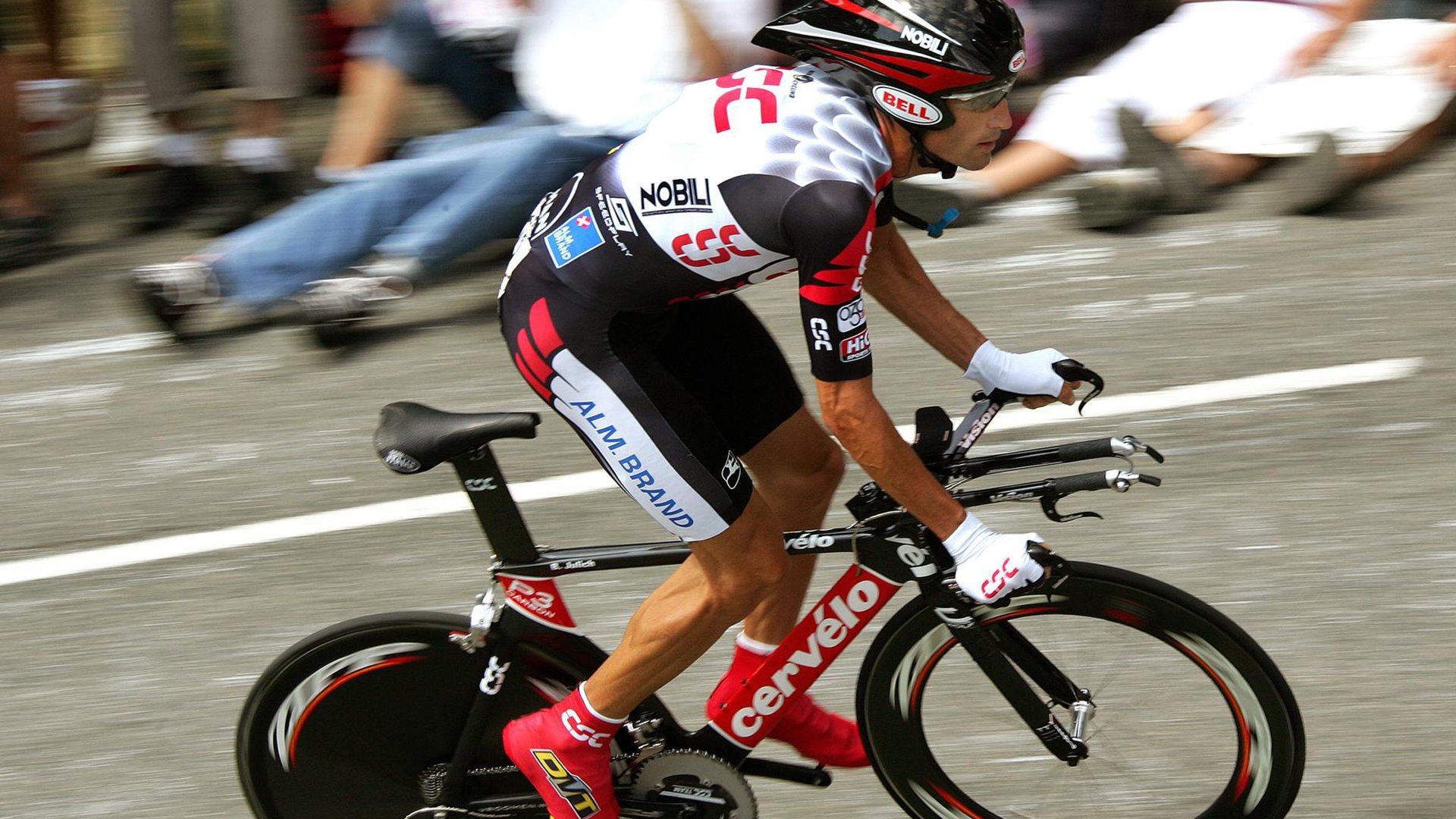 德甲争冠战之夜，恩比德带队取胜，当篮球巨星跨界绿茵场